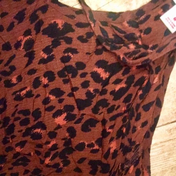 🎉6 for $50 Sale! Mossimo Cold Shoulder Blouse - Picture 3 of 4